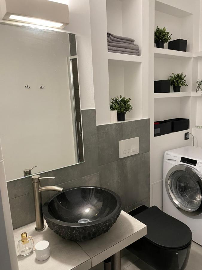 Grey Gucci Apartment City Center วอร์ซอ ภายนอก รูปภาพ